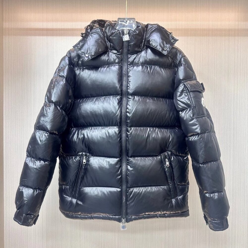 Brand new Moncler tricolor stripe short down jacket